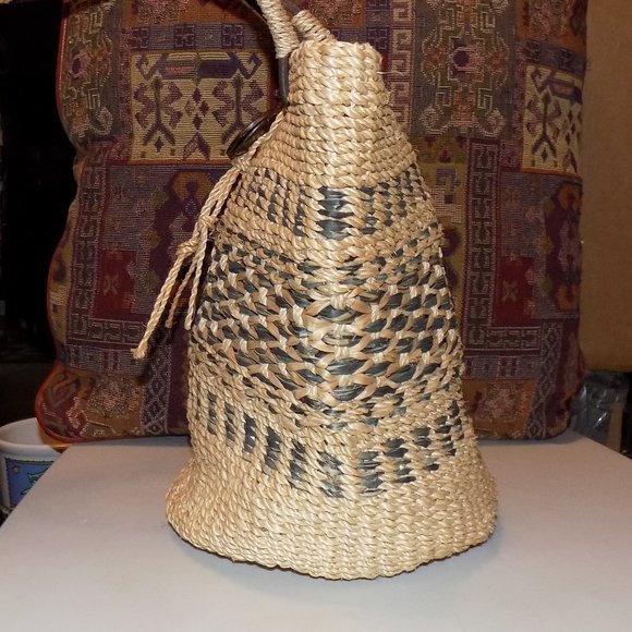 NWOT Manila hemp bucket bag, made in Phillipines - Picture 9 of 11